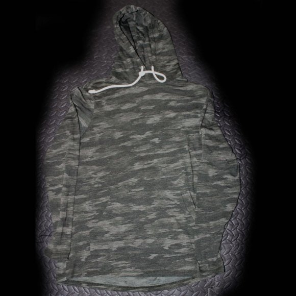 Hoodie camouflage (S) $8 - Picture 4 of 4